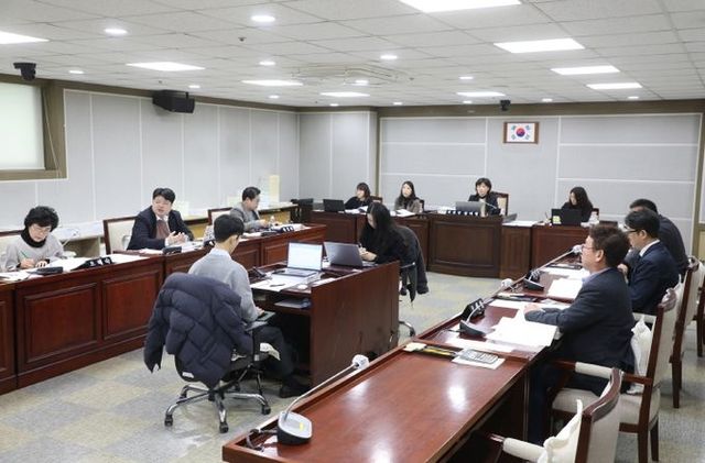 수원특례시의회 문화체육위원회, 문화청년체육국 행정사무감사 진행