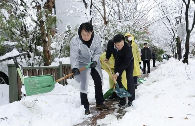 군포시, 적설량 41.3cm 총력 제설작업 중