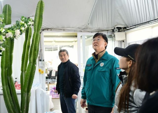 이민근 안산시장, 이동꽃마을 폭설 피해 현장 점검…“주말까지 제설 총력”
