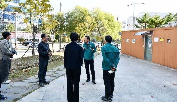 수원시 영통구 박사승 구청장, 영통구 다산공원 화장실 주변 환경 개선 민원 적극 해결