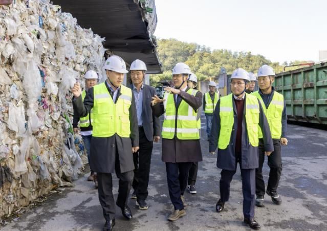 현근택 제2부시장이 현장 점검을 하고 있다.