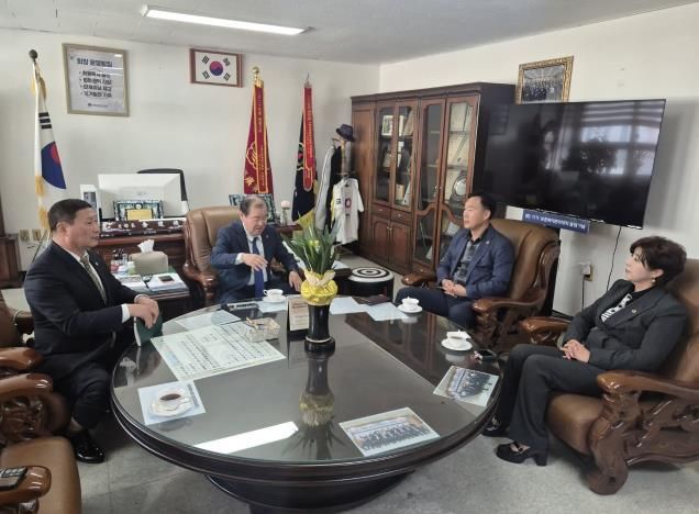 경기도의회 윤종영.정경자 의원, 대한민국상이군경회 경기도지부 방문