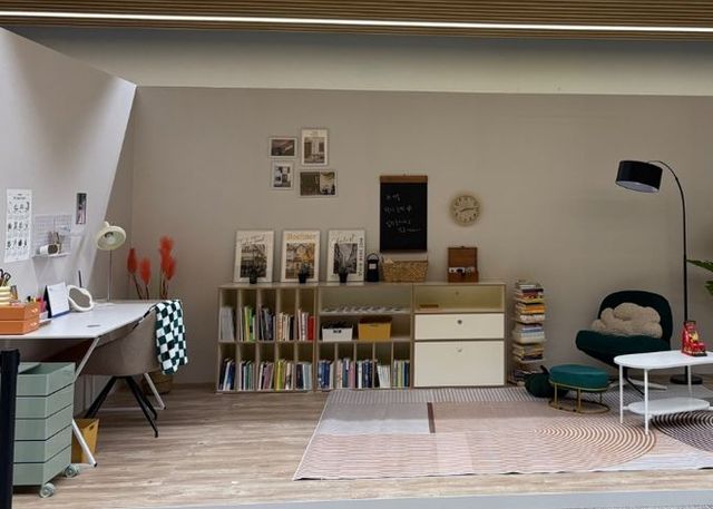 광명시 열린시민청 1층에서 오는 30일까지 ‘비서울 메이킹-청년예술가의 방’ 전시를 만나볼 수 있다. 사진은 ‘비서울 메이킹-청년예술가의 방’ 전시 모습.