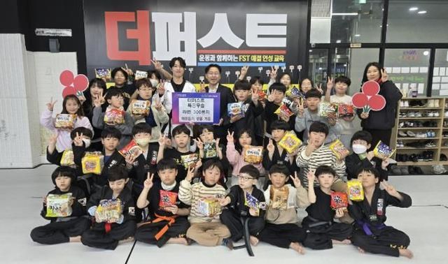 양주시 옥정2동 더퍼스트 특공무술, 연말 맞아 지역 소외계층을 위해 라면 700개 기부