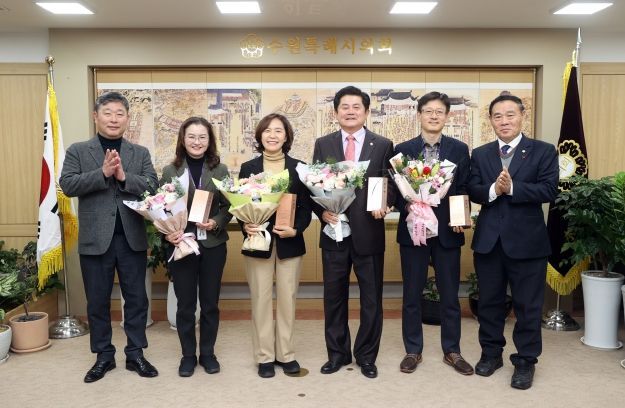 수원특례시의회 이재식 의장, 경기도시군의회의장 남부권협의회 2024 의정활동 우수의원 표창 친수