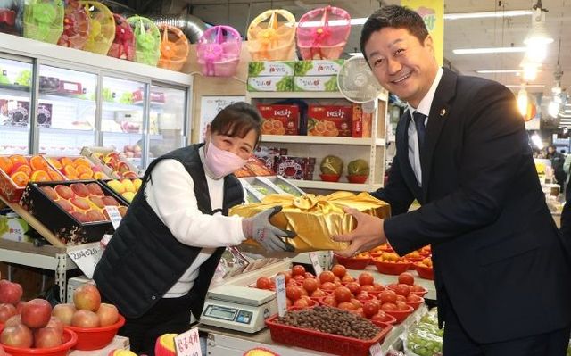 전통시장 찾은 경기도의회 김진경 의장, 흔들림 없는 민생 의정 실현 의지…“도의회의 역할 다하겠다”