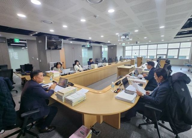 경기도의회 경기도교육청예산결산특별위원회 예산안조정소위원회, 교육 예산 조정을 위한 실·국별 의견 청취