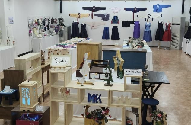 안산시, 연말 맞아 평생비전센터 수강생 작품 250여 점 전시