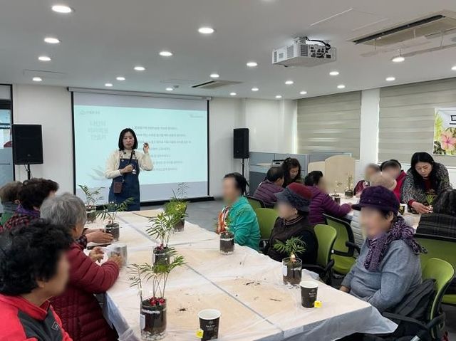 오산시 중앙동-오산드림봉사단, 관내 어르신들과 함께 드림테라피 진행