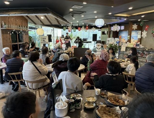 남문통닭, 수원시 권선구 세류2동 주민을 위한 통닭과 버스킹 서비스 제공