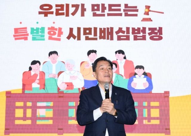 이재준 수원시장이 인사말을 하고 있다.