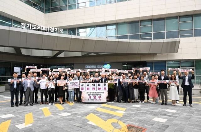 양주시가 지난 7월 22만명의 양주시민 서명이 담긴 서명부를 경기도에 전달했다