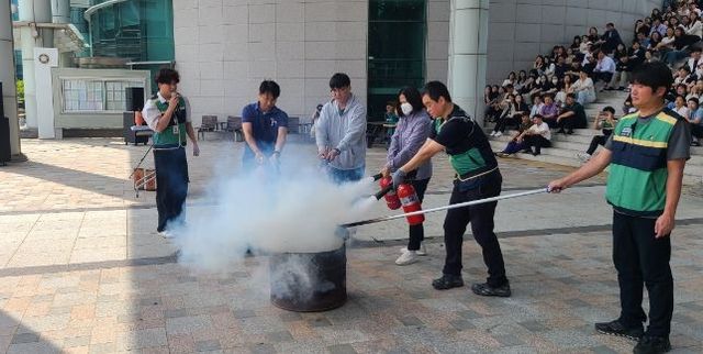 용인특례시가 시청사 화재 발생 시 신속대응을 위한 훈련을 했다