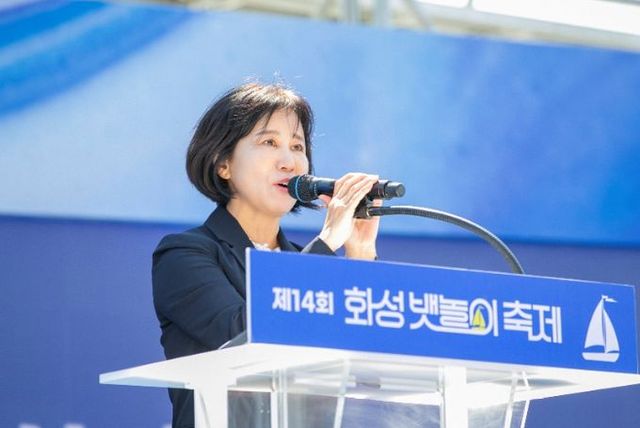 축사하는 화성시의회 김경희 의장