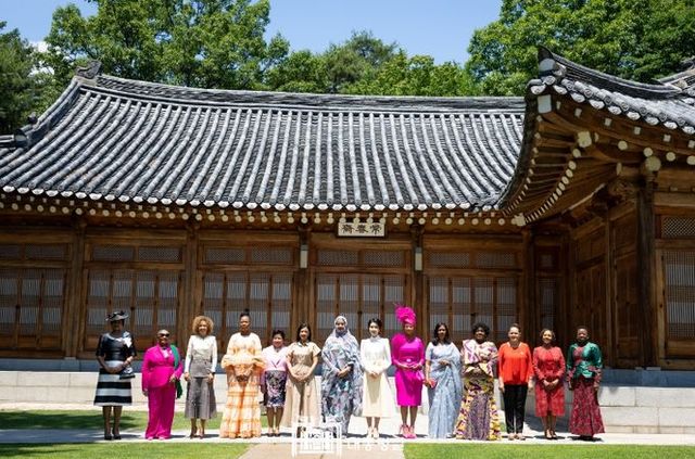 6월 4일 김건희 여사는 청와대에서 한-아프리카 정상회의 배우자 프로그램을 주최했다.