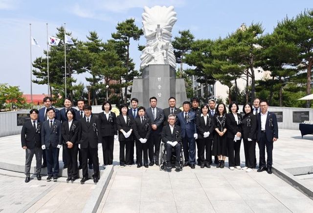 현충일 추념식에 참가한 화성시의회 의원 단체