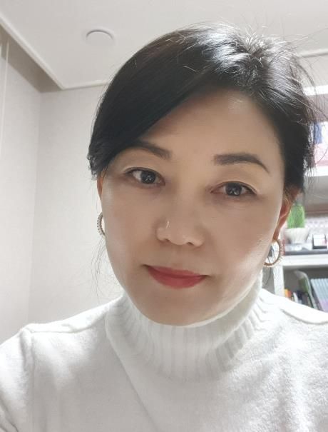 사진은 광명시인생플러스센터 스마트폰 활용지도사 프로그램 수강 후 취업한 이채영 씨