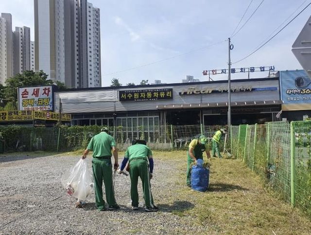 수원시 권선구 금곡동 야외주차장 제초작업