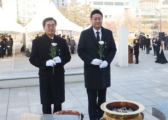 김진경 의장, 2일 ‘2025년 을사년(乙巳年) 새해’ 현충탑 참배