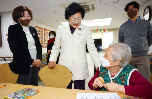 이천시장, 을사년 설 맞아 다사랑 양로원·요양원 방문