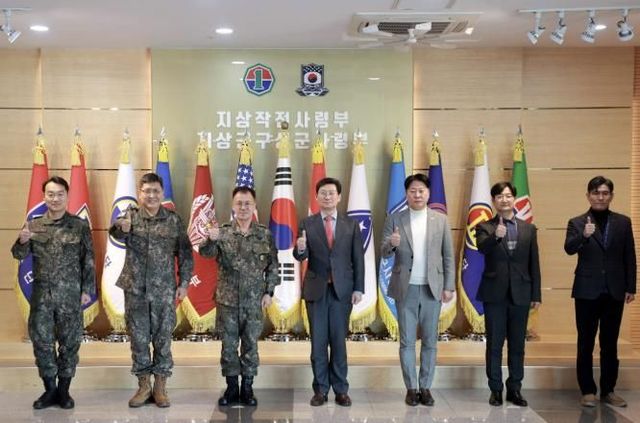 이상일 용인특례시장이 23일 지상작전사령부를 방문해 군장병에 대한 지원과 안보태세 확립에 대해 논의했다.