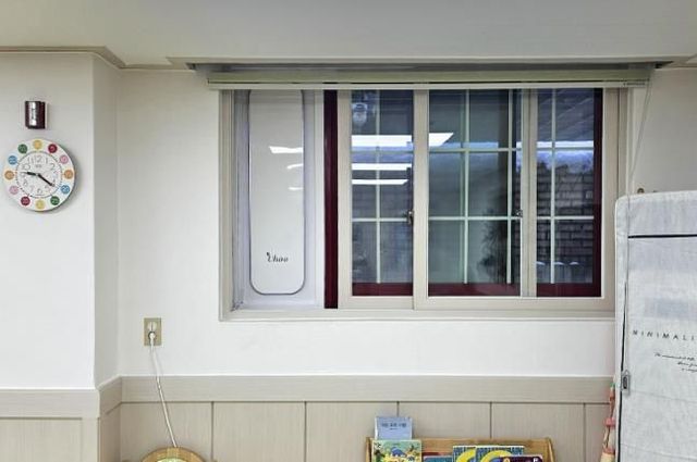 용인특례시 기흥구 좋은나무키즈어린이집에 설치된 창문형 환기 청정기