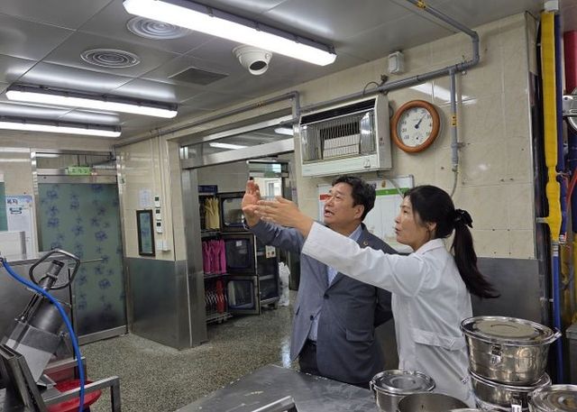 김호겸 경기도의회 교육기획위원회 의원, 번천초등학교 학교 급식실 환기설비 개선 현황 점검