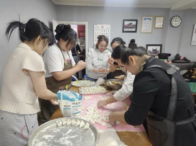 다문화이주여성협회 '정만천하' 수원시 장안구 정자2동 경로당서 사랑의 점심 봉사