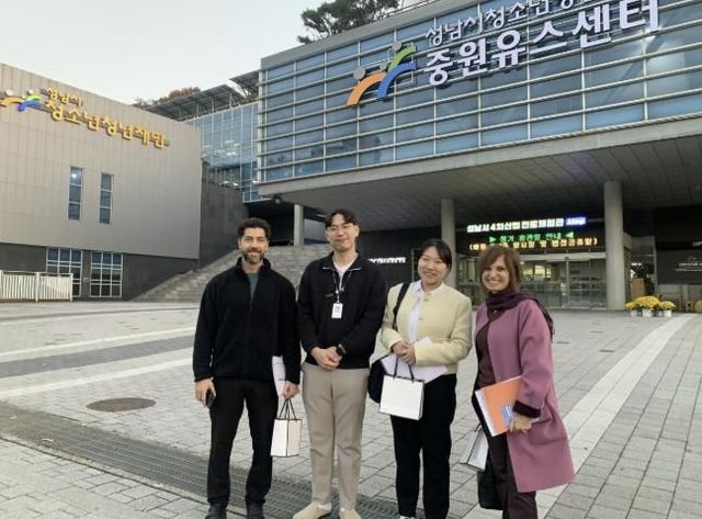 성남시청소년청년재단 중원유스센터 4차산업 진로체험관 AIng에 카타르 국립도서관 방문