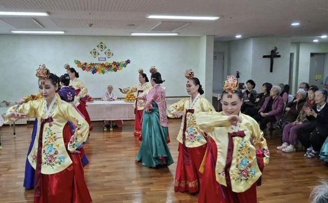 수원시 장안구 정자3동 주민자치센터, 아녜스의 집에서 재능기부 공연
