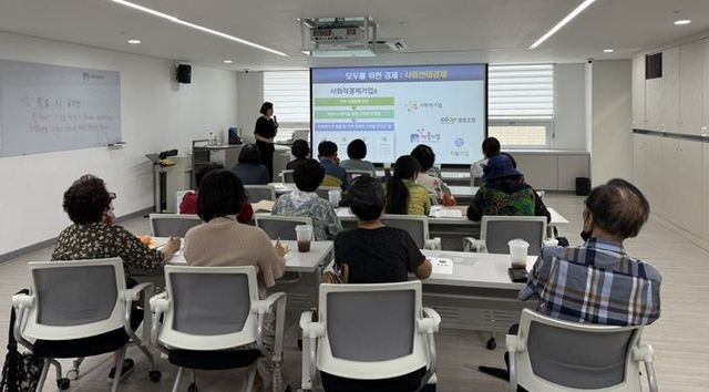 지난 28일 광명시정신건강복지센터에서 ‘정신장애인을 위한 공공후견인 제도’ 가족교육이 진행되고 있다.