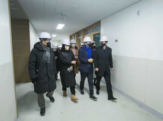 신미숙 경기도의원, 화성 신동중학교 개교 준비상황 현장 점검!
