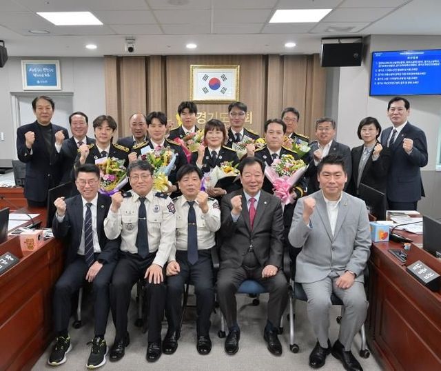 경기도의회 안전행정위원회, 분당 야탑동 화재 대응 소방관 표창 수여