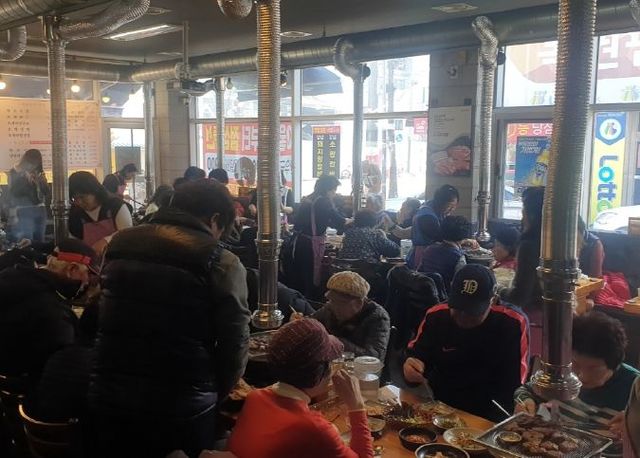 평택시 원평동참숯화로구이 식당, 어르신들께 따뜻한 점심 식사 제공