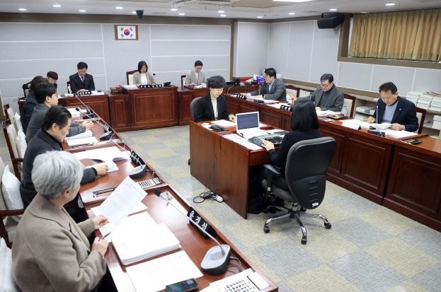 수원특례시의회 기획경제위원회, 조례안 등 안건심사