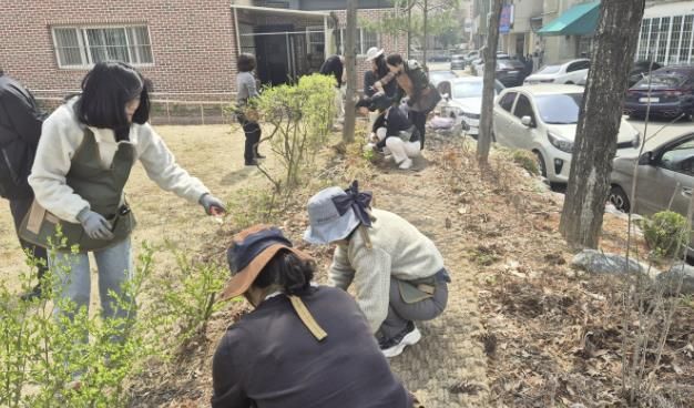 시흥시청 ‘정원 동호회’, 경로당 찾아 정원 가꿔