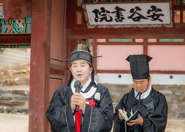 인사말하는 배정수의장