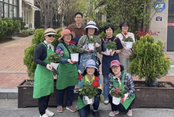 수원시 영통구 광교1동, 도심 속 힐링 공간 “알록달록 손바닥정원” 조성
