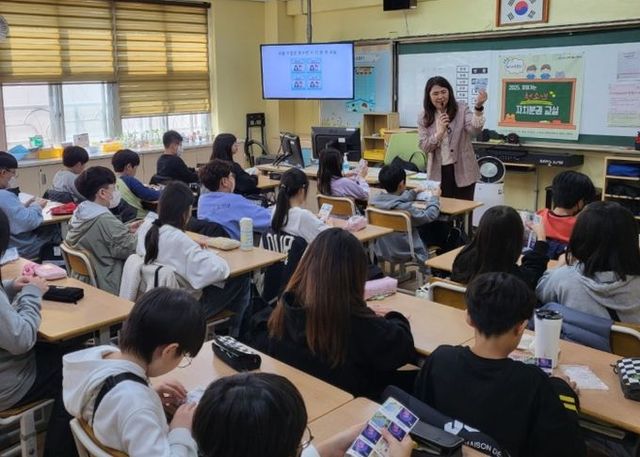 광명시는 지난 7일 광명북초등학교에서 '2025년 찾아가는 청소년 자치분권교실' 첫 수업을 시작해 일부 5·6학년 학생을 대상으로 교육이 진행 중이다.