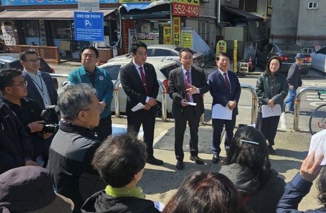 백현종·이은주 의원, 구리 인창천 생태하천 복원 사업 현장 점검