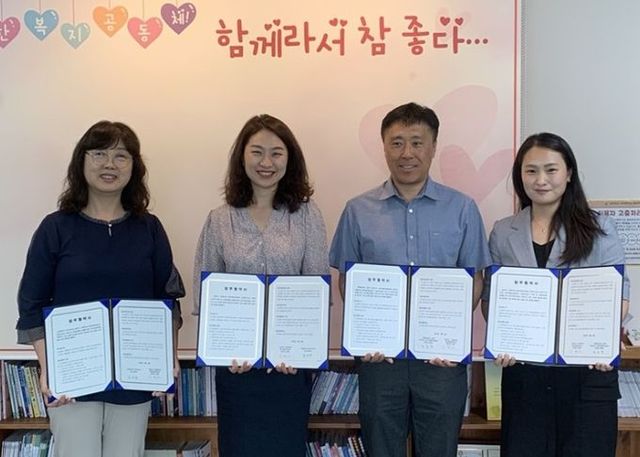 왼쪽부터 LH호평1단지 관리사무소 소장 김미희 / 남양주시사회복지관 동부희망케어센터 센터장 신영미 / 주택관리공단 남양주 마석2단지 주거행복지원센터 센터장 정호영 / 남양주시사회복지관 동부희망케어센터 사례관리팀장 최고은