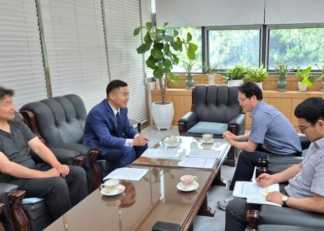 의왕시의회 한채훈 의원, 경기중소벤처기업청장 만나 경제정책 자문