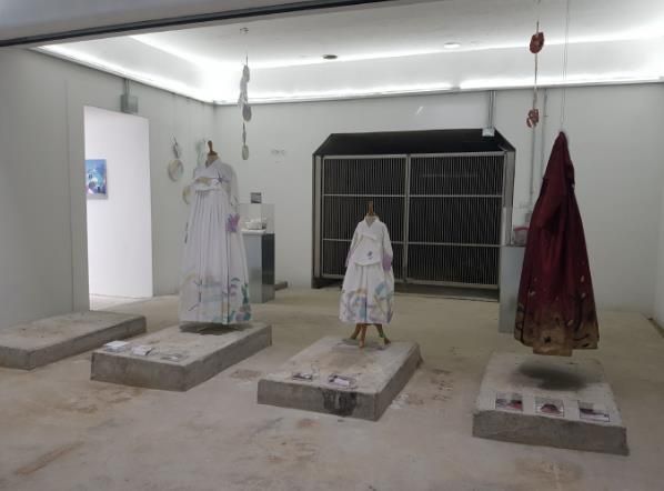 맑은물상상누리 비포어에서 진행 중인 한복그래피티 전시