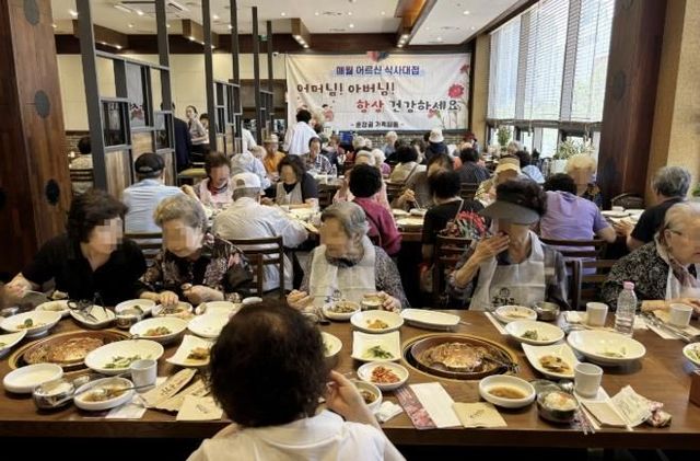 지역사랑 실천하는 식당 훈장골, 수원시 권선구 호매실동 어르신에게 오찬 대접하다