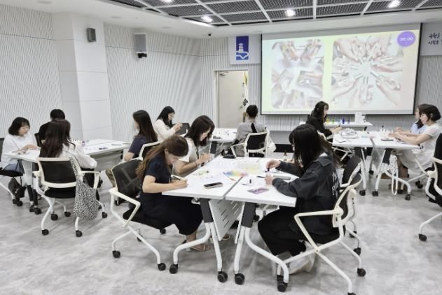 수원시 권선구, 컬러테라피 교육으로 공직자 마음 돌봄의 시간 마련