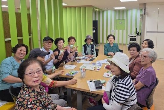 광명시 보건소 노인건강증진센터 '2025년 제2기 프로그램'이 진행 중인 모습.
