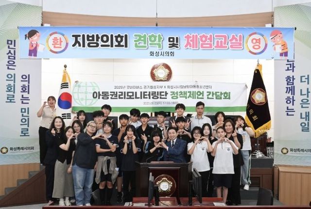 김종복 문화복지위원장과 단체 기념 사진