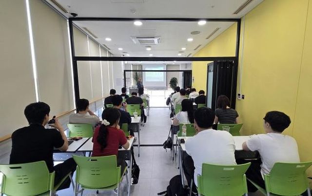 용인특례시가 지역내 반도체산업 관련기업 4곳의 신입사원을 대상으로 통합교육을 마련해 운영했다