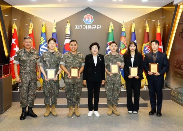 김경희 이천시장, 재난예방에 도움준 제7군단 유공자 표창 직접 수여