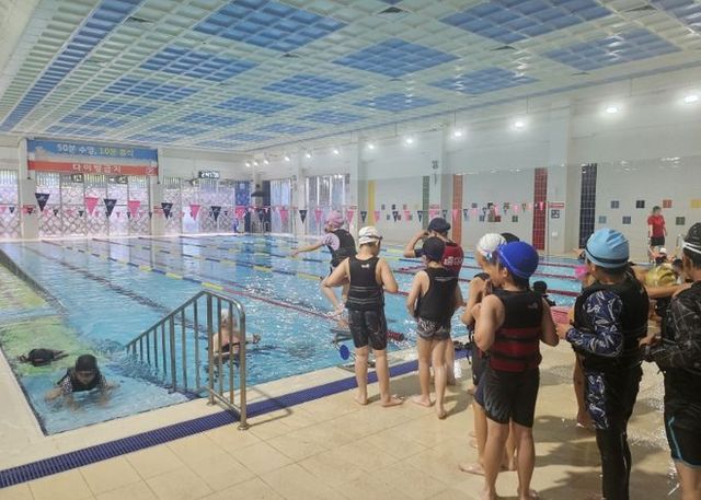 여주도시공사 체육센터 '2025년 초등학교 생존수영'교육 큰 호응